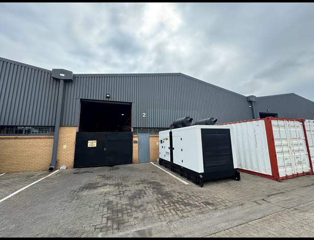 1,087M² WAREHOUSE TO LET IN JET PARK